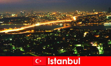 観光客のためのイスタンブールの街は常に旅行の価値があります