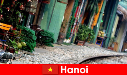 ハノイは狭い通りや路面電車でベトナムの魅力的な首都です