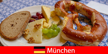 ビール、音楽、フォークダンス、郷土料理を楽しむドイツミュンヘンへの文化旅行をお楽しみください