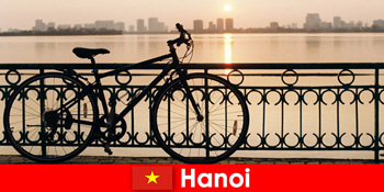 スポーツ観光客のための水旅行とベトナム発見旅行のハノイ