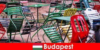興味深いビストロ、バー、レストランは、美しいブダペストハンガリーの旅行者を待っています