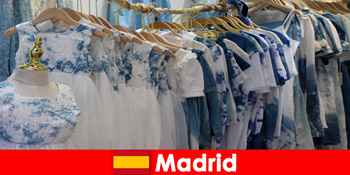 マドリードスペインで最高のお店で見知らぬ人のためのショッピング