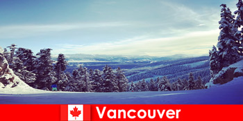 バンクーバーカナダの冬休み、旅行家族のためのスキーの楽しみ