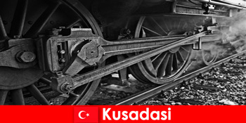ホビー観光客は、クシャダストルコの古い機関車の野外博物館を訪問