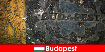 ブダペストハンガリーで買い物をするホリデーメーカーのためのヨーロッパ旅行