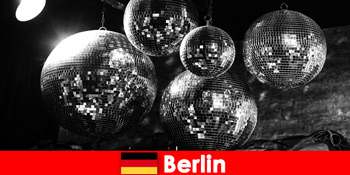 エスコートベルリンドイツ行楽客はプロのコールガールが大好きです