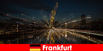 フランクフルトドイツのエリートシティを次期ビジネスマンのために護衛する
