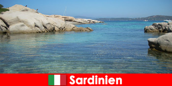 サルデーニャイタリアは外国人のための海のビーチと純粋な太陽を提供しています
