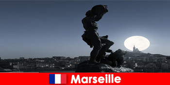 マルセイユフランスは、多くの文化と歴史を持つカラフルな顔の街です
