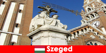 セゲドハンガリーへの観光客のための巡礼は旅行の価値があります