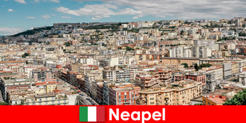 イタリアの沿岸都市ナポリの推奨事項と情報