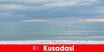 クシャダストルコは完璧な休日のための美しい湾を持つ休日のリゾート