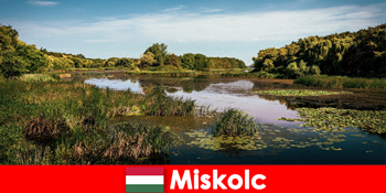 ハンガリーのミスコルツは旅行者に多くの機会を提供する
