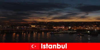 イスタンブール 歴史的な遺産や文化的な豊かさを持ち、トルコで最も重要な都市の一つである。
