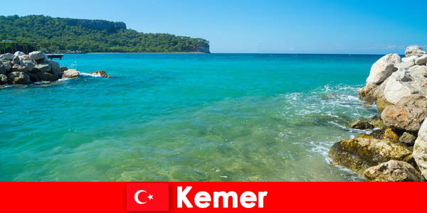 ケメル トルコの古代都市と美しいビーチが出会う場所